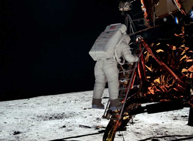 Neil Armstrong, il primo uomo a posare piede sulla Luna